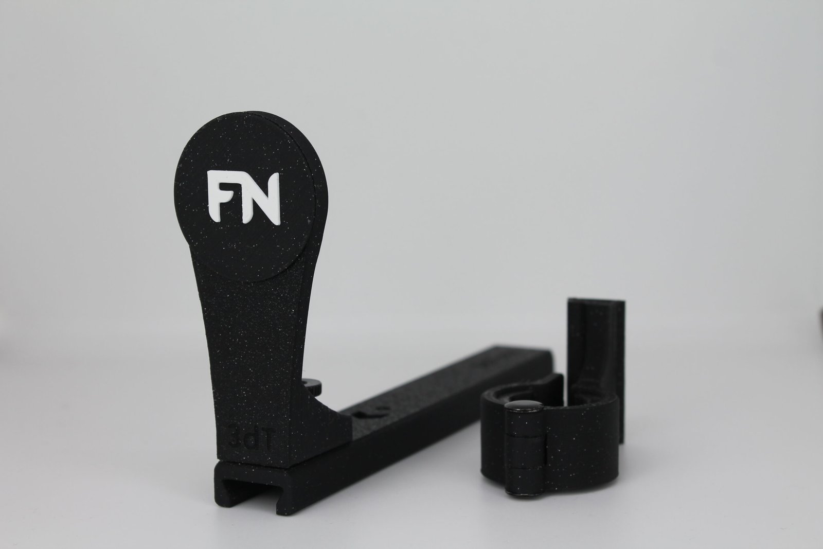 Atril de Trombón para Móvil y eBook personalizado con iniciales blancas